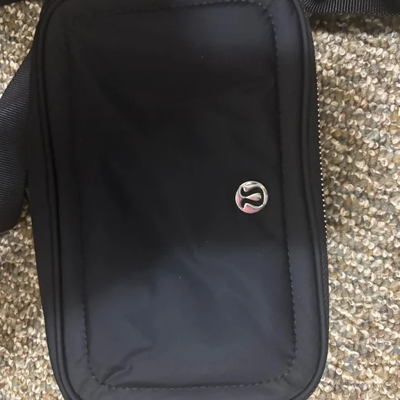 lululemon athletica Black Camera Crossbody - Picture 2 of 6